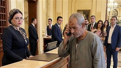 طُرد فلاح بسيط من فندق فاخر