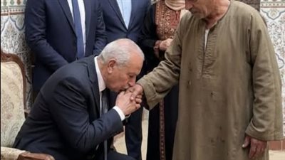 احتقروا أخاهم الفلّاح… فصدمهم عندما كشف الحقيقة أمام الجميع
