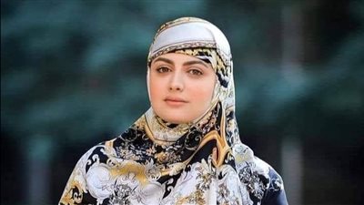 إمرأة جزائرية تتصل