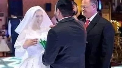 جلس معها يوم خطبتها