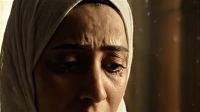 قبلتُ تنظيف بيت عجوز مقابل 200 بيزو… لكن بعد وفاتها فتحتُ رسالتها فكانت المفاجأة التي غيّرت حياتي!