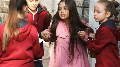 في احدي المدارس أرادت إحدى المعلمات أن ترفع
