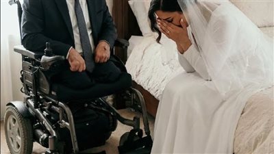 أجبرتني زوجة أبي على الزواج من شاب ثري لكنه مُقعد وفي ليلة زفافنا حين حملته إلى السرير وسقطت اكتشفت حقيقة صاډمة