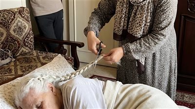 مرات ابني اتسحبت لأوضتي وأنا نايمة وقصت شعري