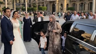 زوجته السابقة حضرت زفافه لكن ما فعلته جعل الجميع يصفق لها